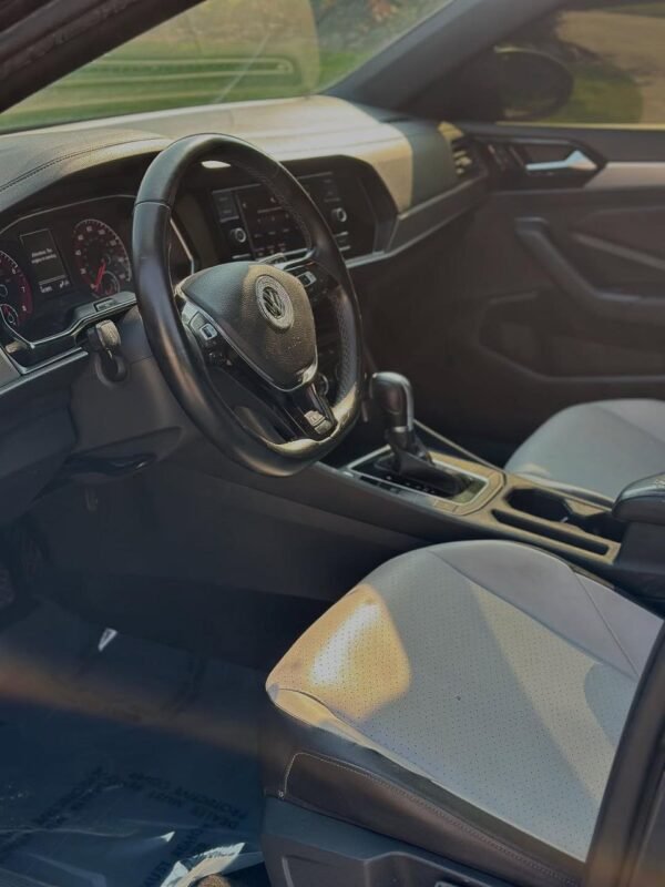 2019 VOLKSWAGEN JETTA – FULLY LOADED - Image 8