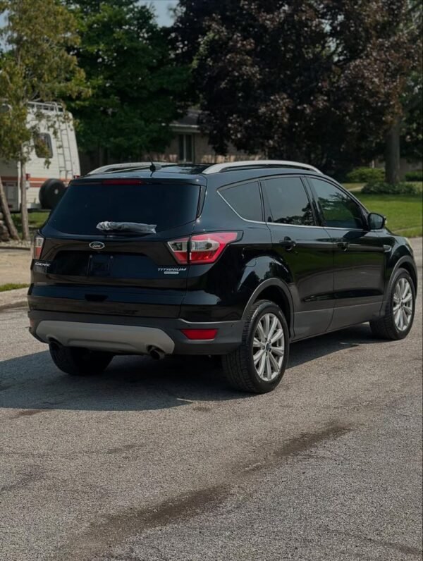 2017 Ford Escape Titanium - Image 4