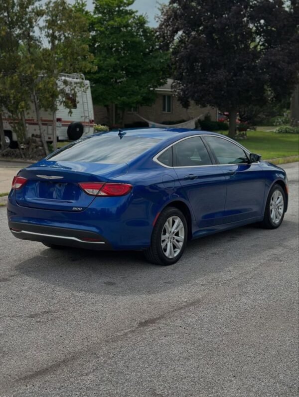 2017 Chrysler 200 - Image 6