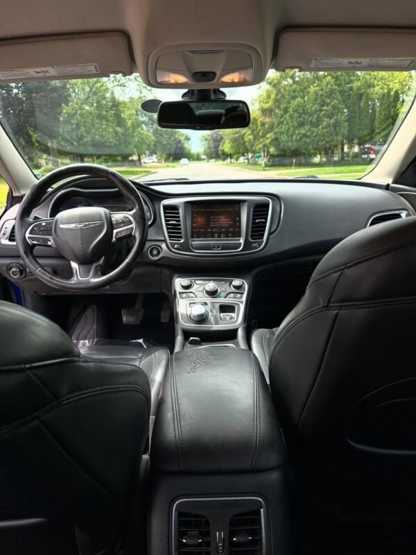 2017 Chrysler 200 - Image 7