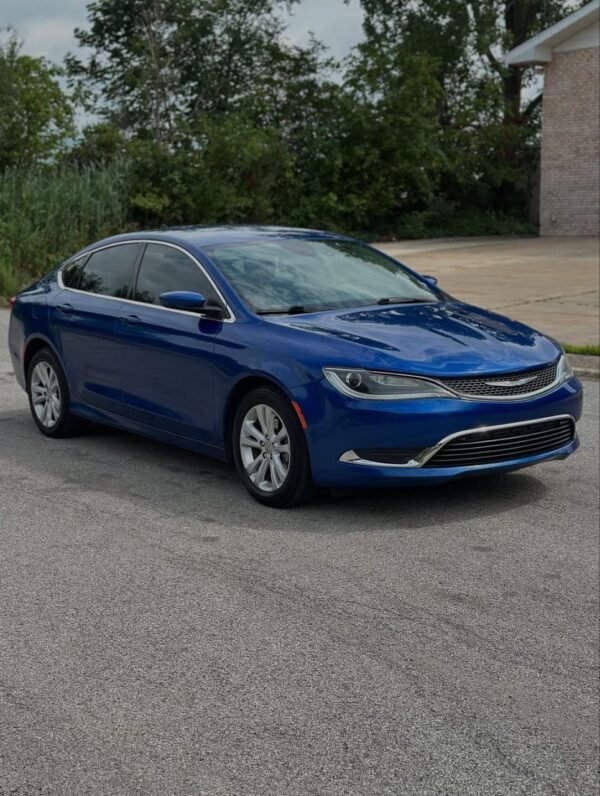 2017 Chrysler 200 - Image 4