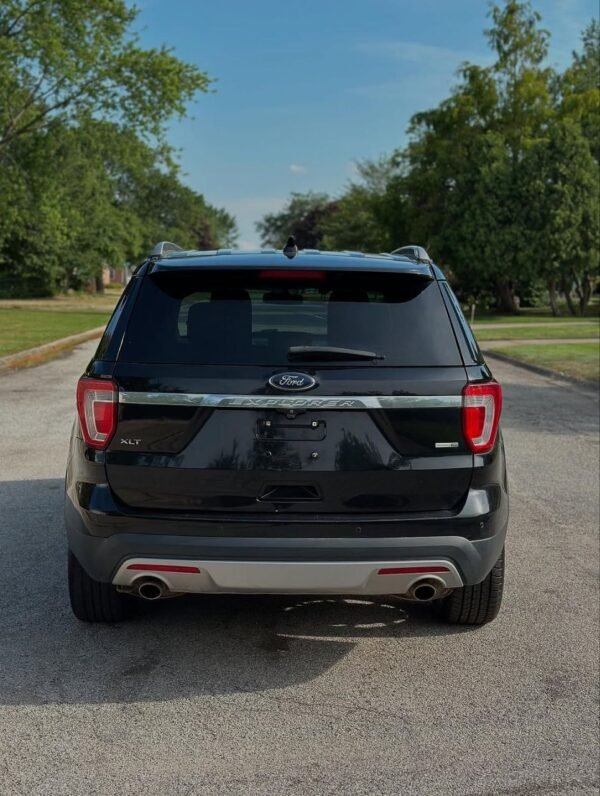 2016 Ford Explorer XLT - Image 3
