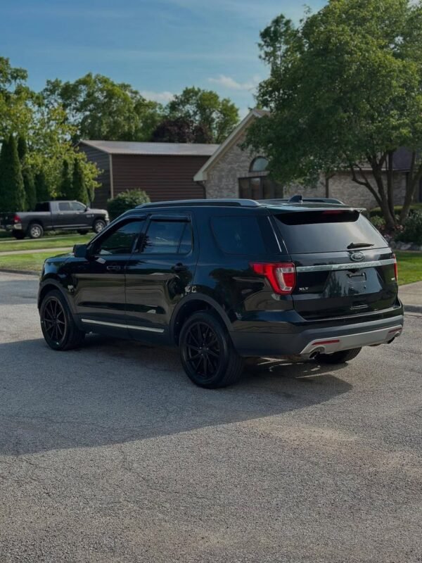 2016 Ford Explorer XLT - Image 4