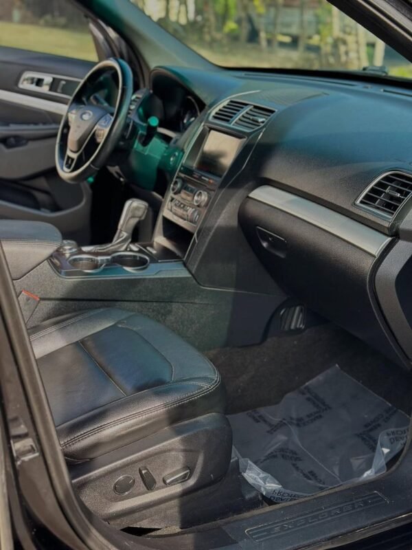 2016 Ford Explorer XLT - Image 5