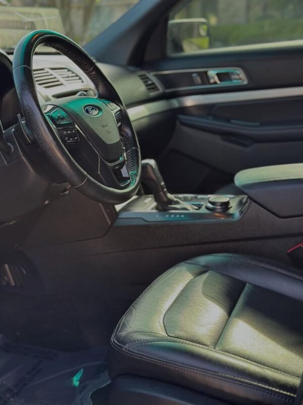 2016 Ford Explorer XLT - Image 6