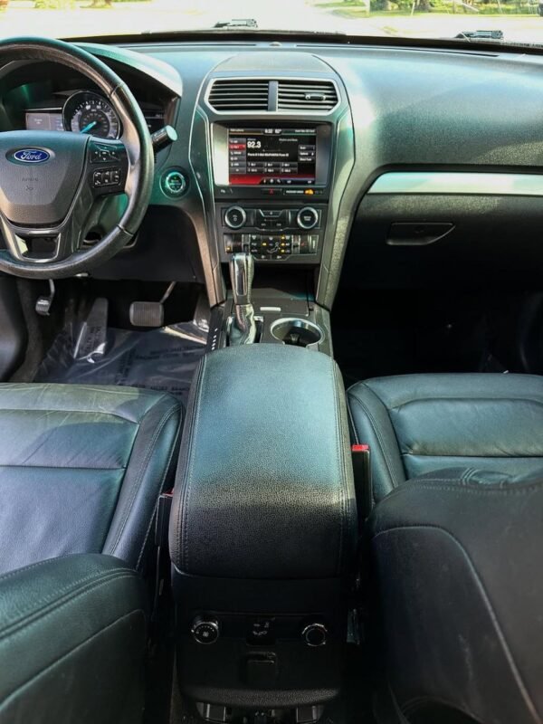 2016 Ford Explorer XLT - Image 7