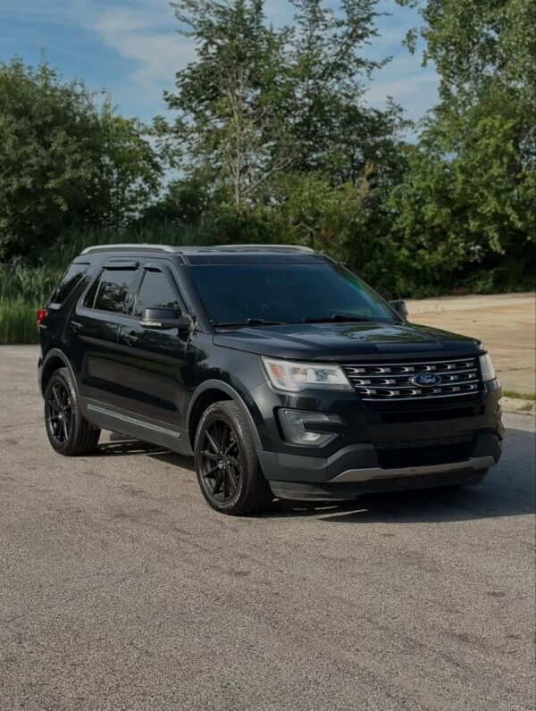 2016 Ford Explorer XLT - Image 2