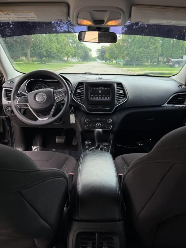 2019 Jeep Cherokee - Image 6