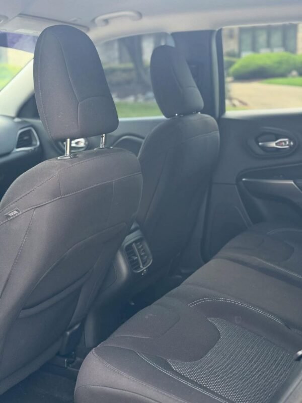 2019 Jeep Cherokee - Image 7