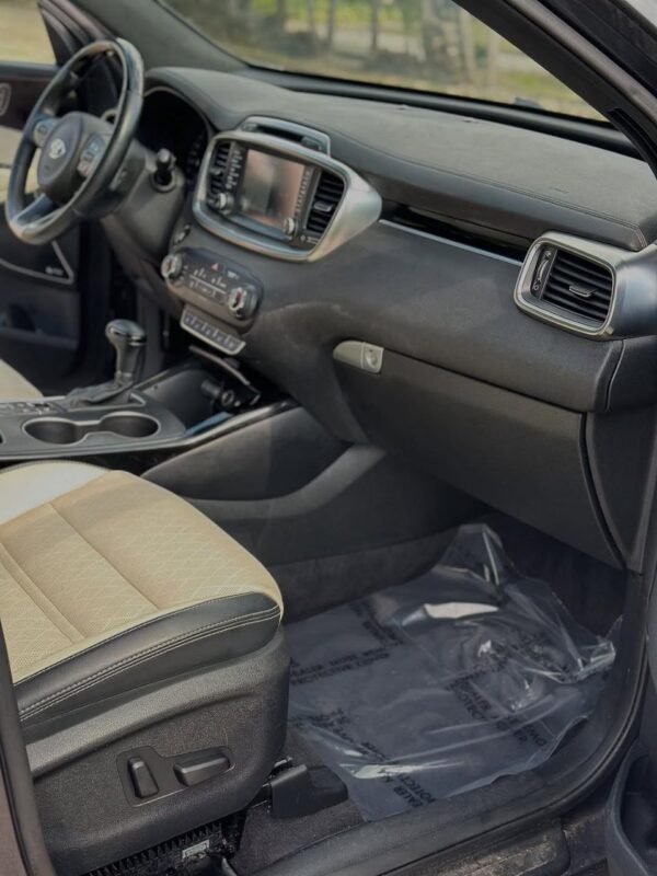 2017 Kia Sorento SXL - Image 8