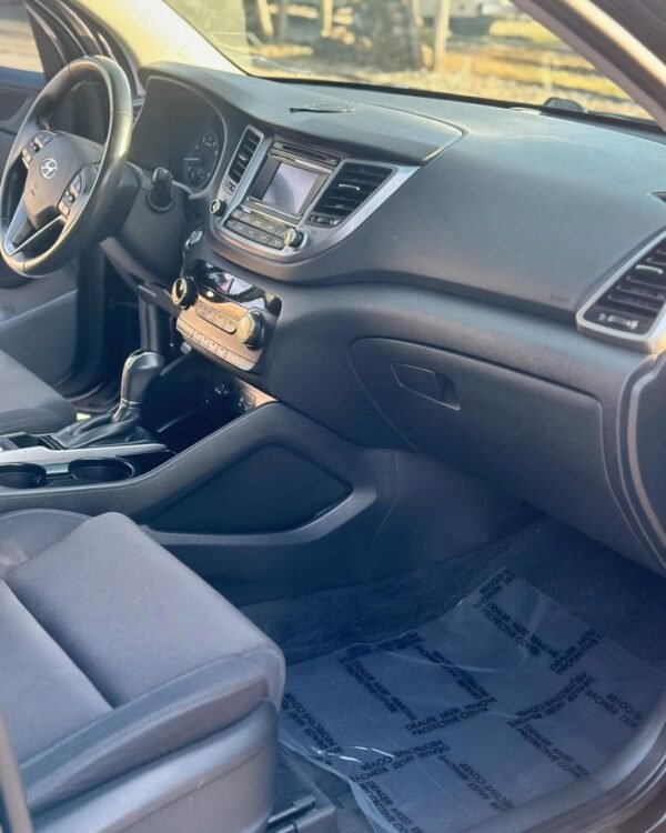 2017 Hyundai Tucson AWD - Image 3