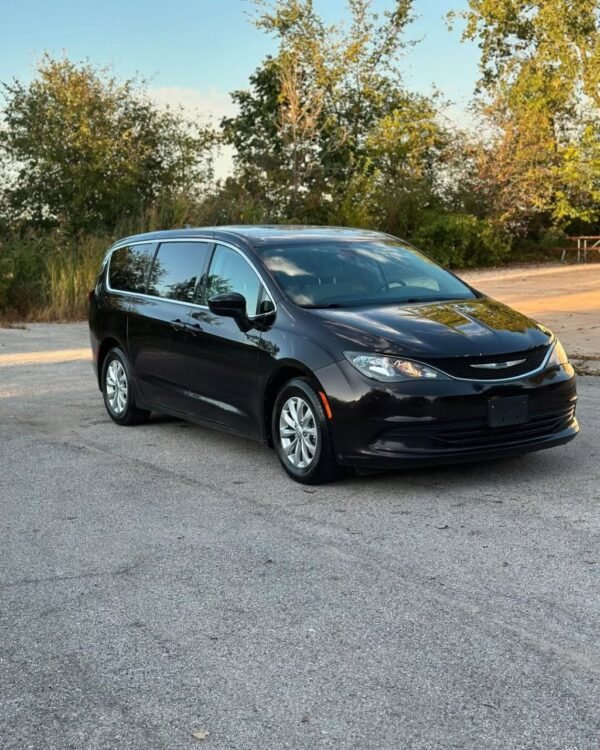 2017 Chrysler Pacifica  - Image 4