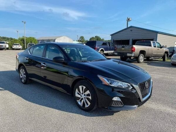 Nissan Altima 2017 for Sale Only 14,460 Miles, One Owner, Clean Title - Image 3